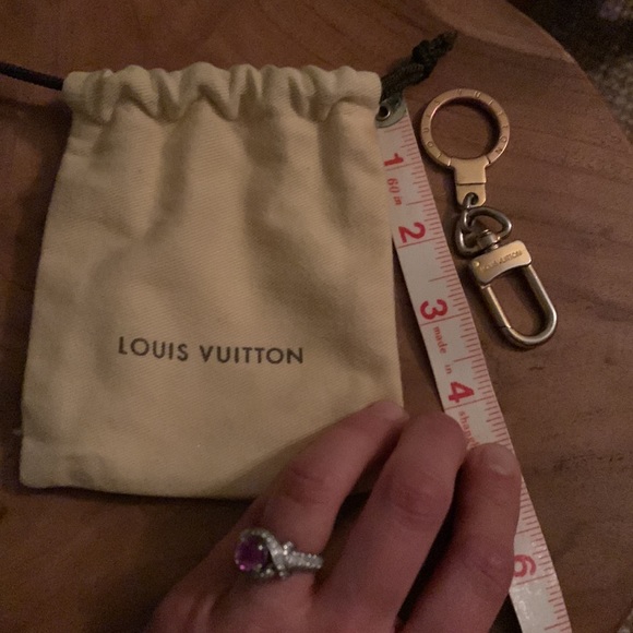 LOUIS VUITTON key holder and strap extender - Picture 6 of 6